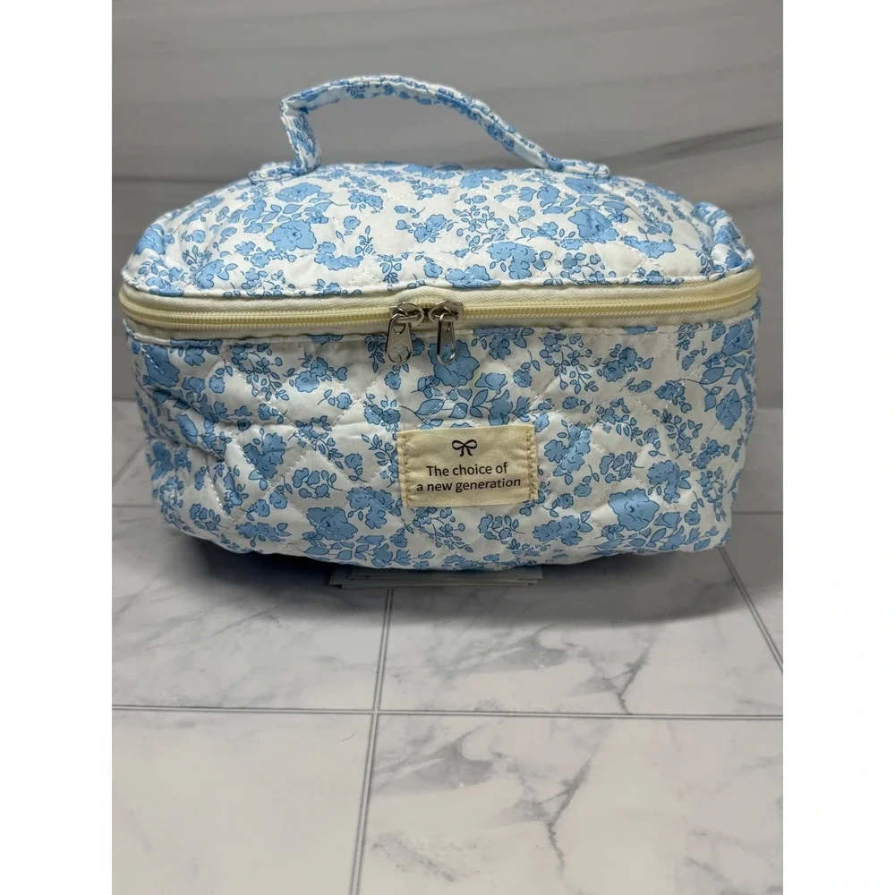 Yiwu Blue Floral Quilted Makeup Bag Travel Toiletry Case Vanity Organizer NWT